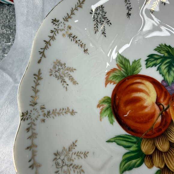 Vintage Porcelain Fruit Motif Decorative Shallow Bowl Scalloped Edge Gold Trim - Picture 12 of 16
